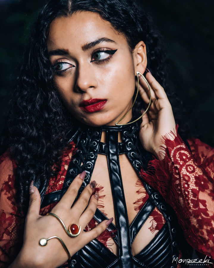 Diosa Serpiente Palm Cuff